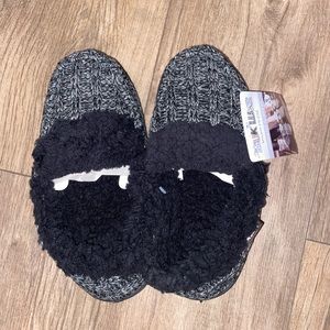 NWT Muk Luks Slippers Size Small 5/6
